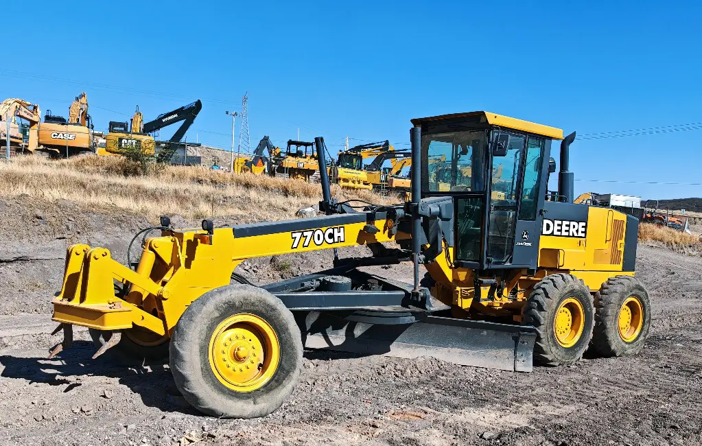 2002 JOHN DEERE 770CH