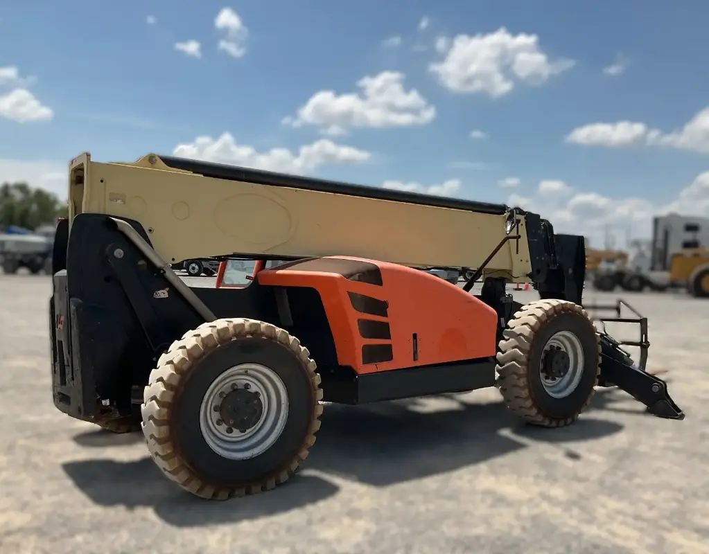 2015 JLG 1055