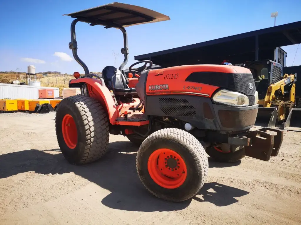 2013 KUBOTA L4740GST