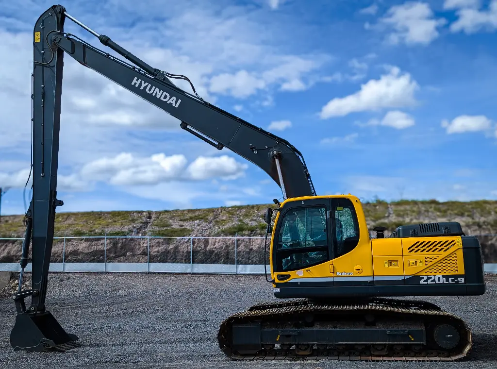 2023 HYUNDAI R220LC-9SB Uso: 874 hrs