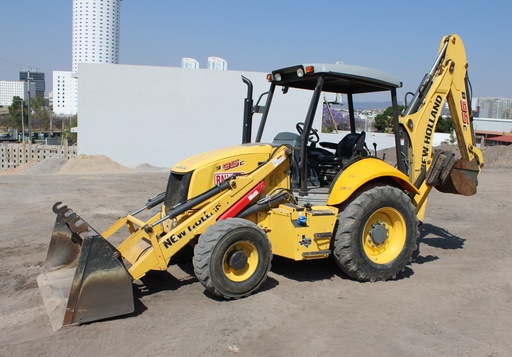 [RNH-08] 2015 NEW HOLLAND B95C 4x4