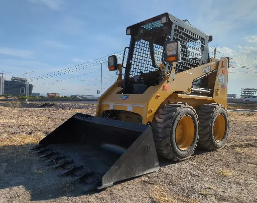 2025 CATERPILLAR 216B3 Uso: 1 hrs